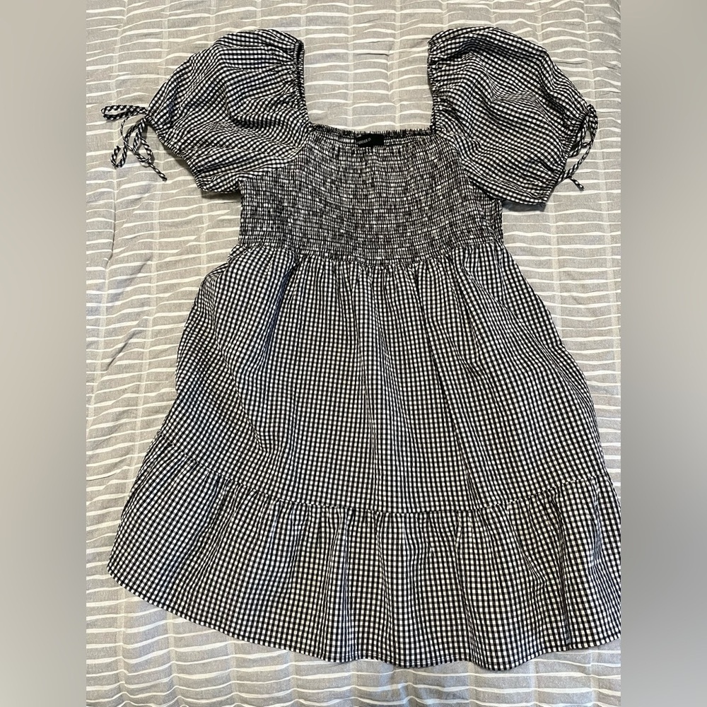 Gingham puff sleeve dress